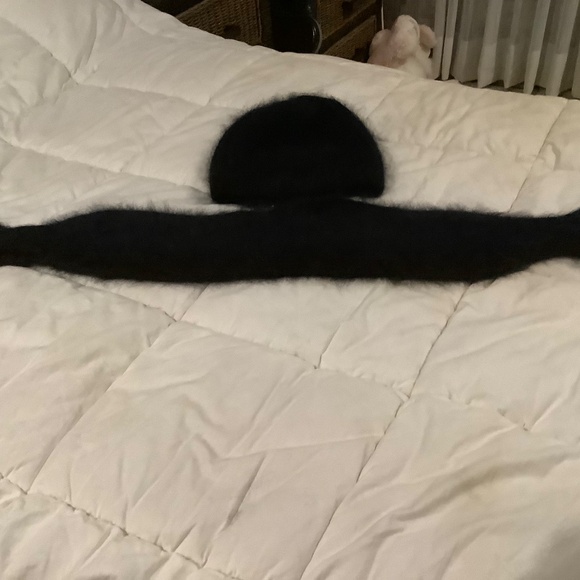 Hat and scarf - Picture 2 of 5